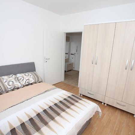 Apartamento Fast Sleep & Go 3 Paraćin Exterior foto